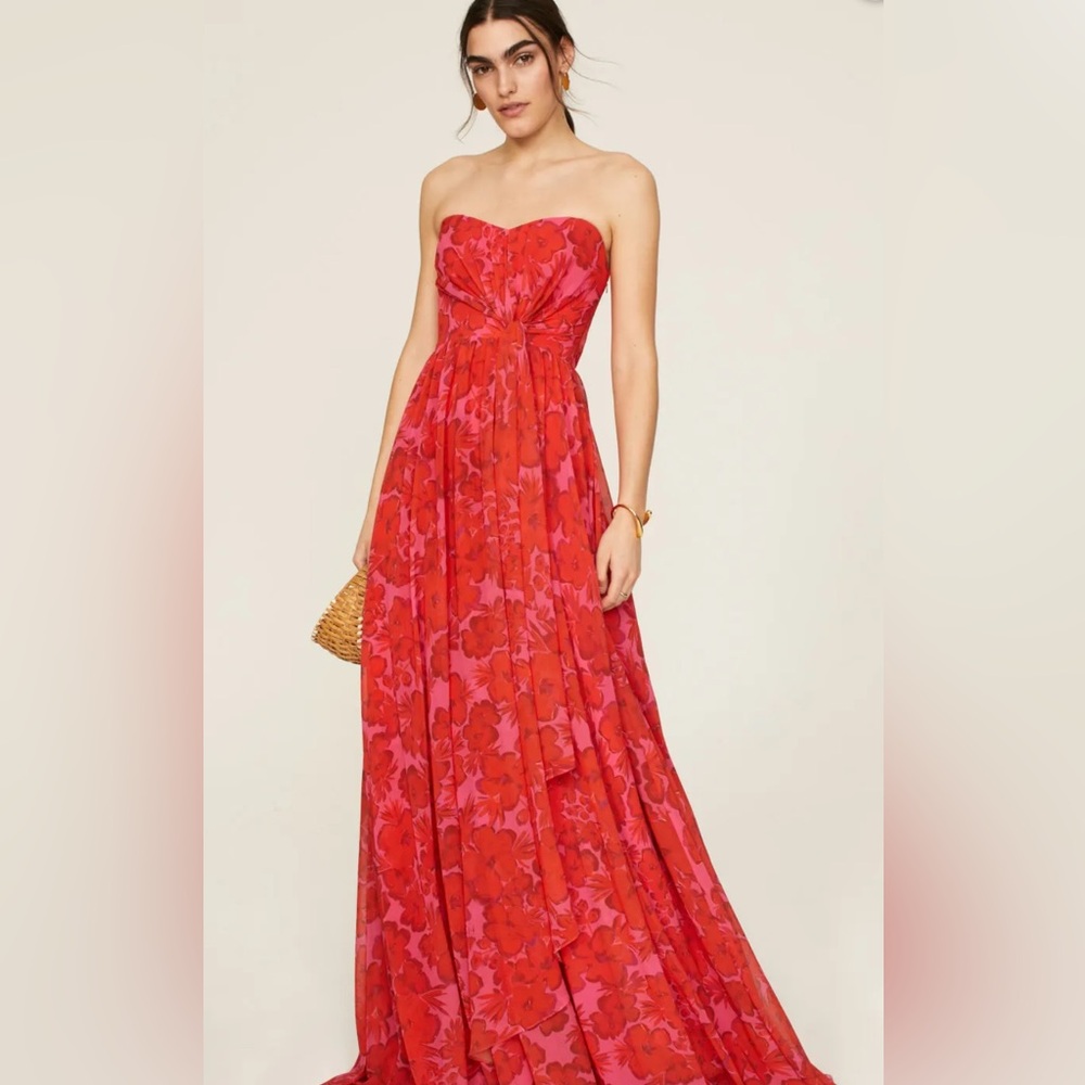 Badgley Mischka Floral Drape Gown

Strapless Floral Printed‎ Chiffon Gown 14